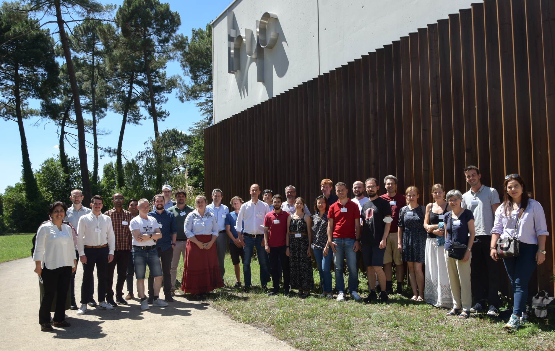 Group photo in front of the Liryc building in bright summer light